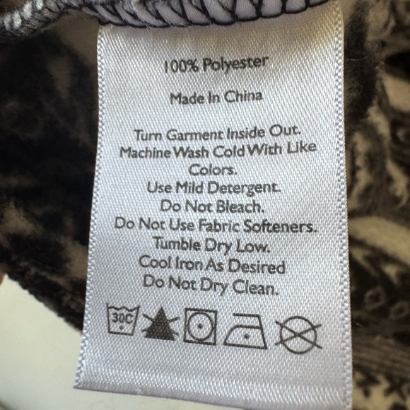 Eddie Bauer Women's Black and White ultra soft Aztec Patterned 1/4 pullover - Picture 6 of 6